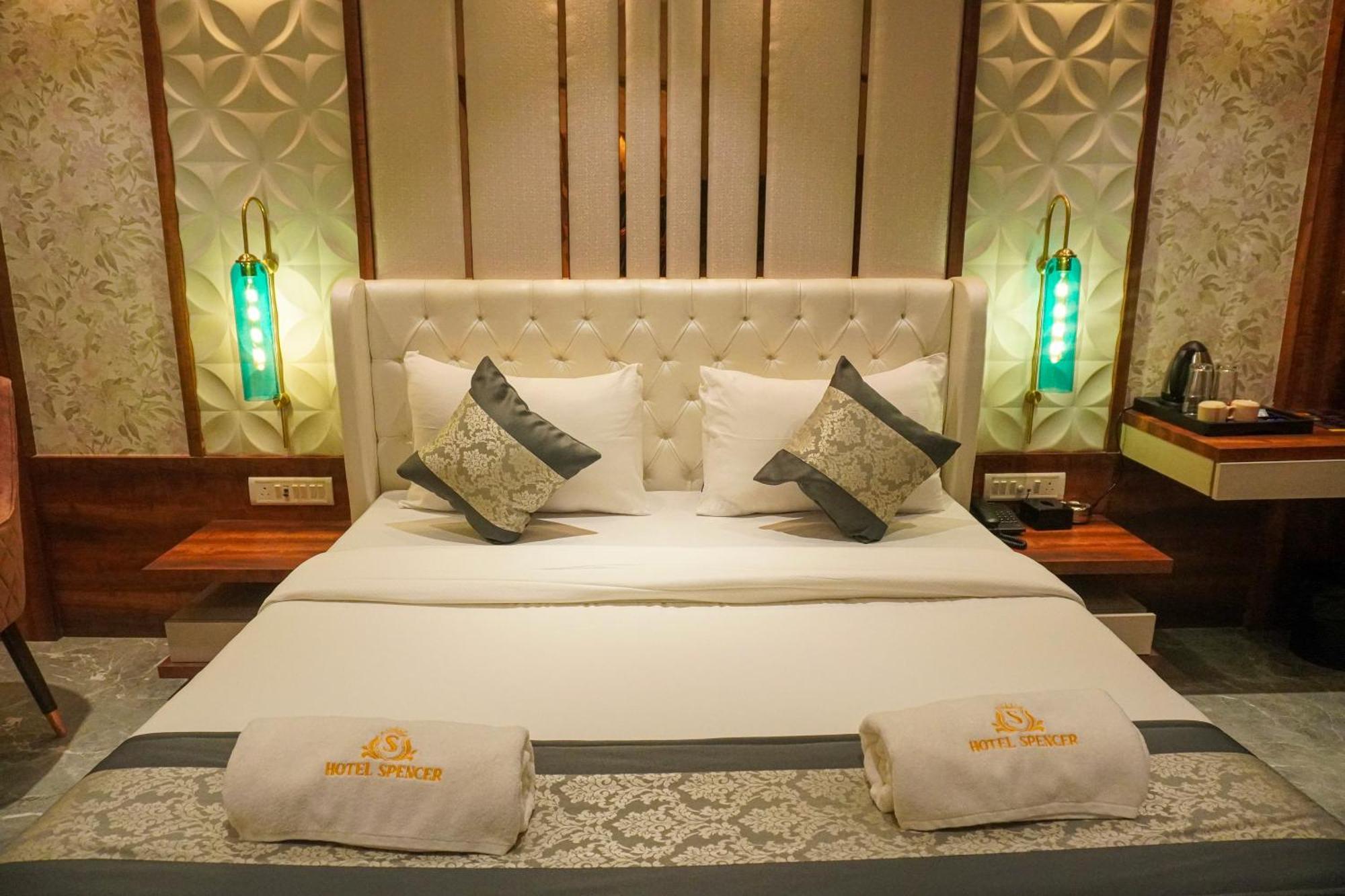 Hotel Spencer-Нави Мумбаи Экстерьер фото